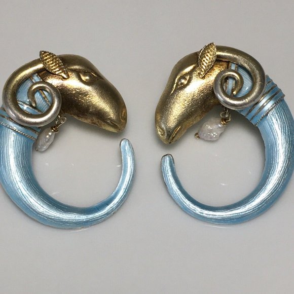 RARE FIND VINTAGE LAUREL BURCH ASSYRIAN RAMS HEAD GOLD VERMEIL EARRINGS - Picture 3 of 11